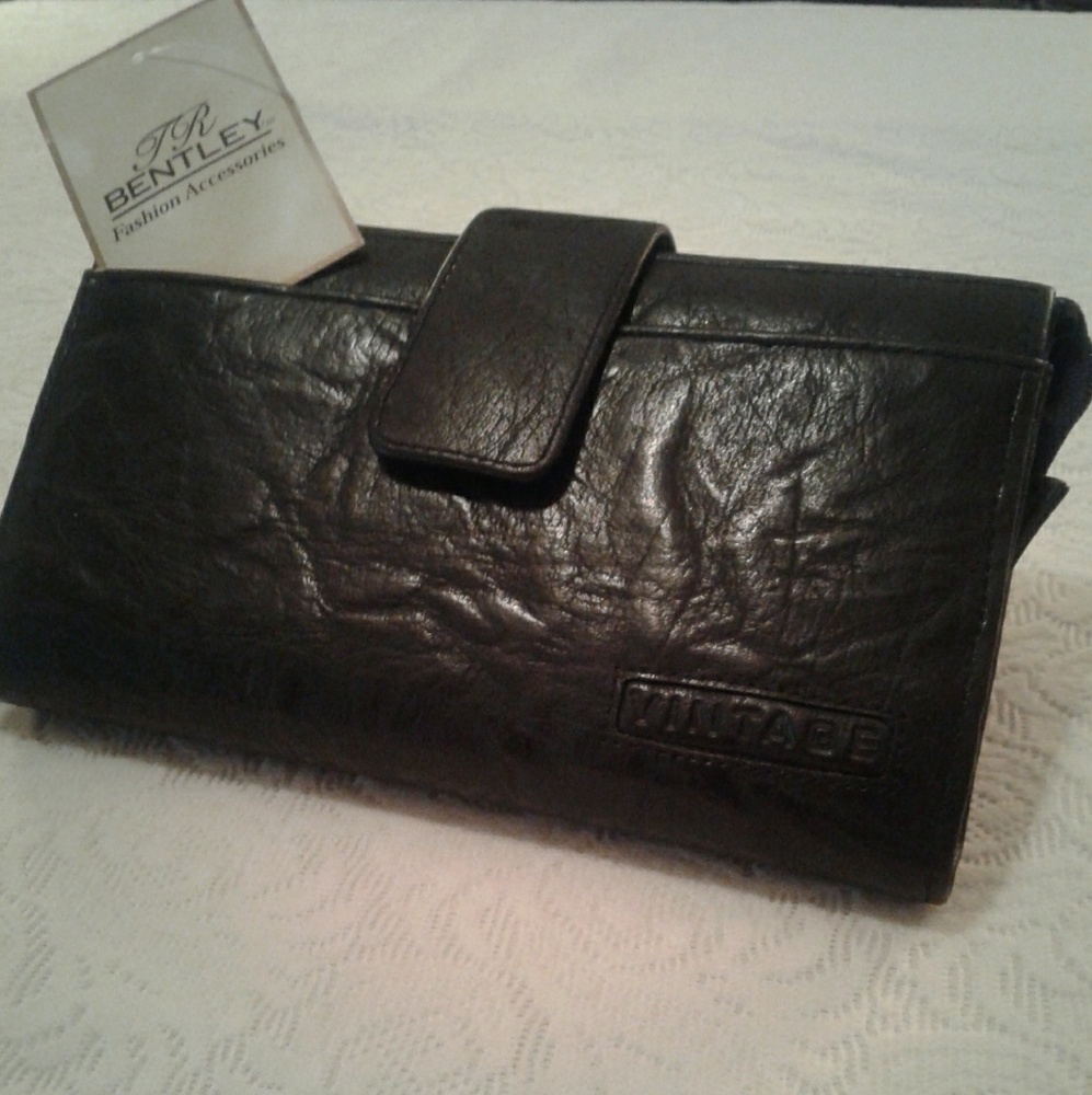🌺NWT T.R. Bentley Vegan Leather Multi-Functional Wallet